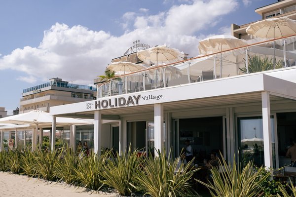 Où trouver une école de voile pour pratiquer du kitesurf sur Hyères cet été ?